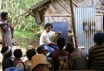 Shita teaching local children about conservation